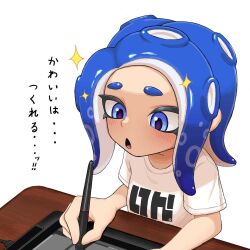  1girl blue_eyes blue_hair blush commentary_request drawing_tablet holding holding_pen long_hair mizututigi octoling octoling_girl octoling_player_character open_mouth pen print_shirt shirt simple_background sitting solo sparkle splatoon_(series) splatoon_3 t-shirt tentacle_hair thick_eyebrows translation_request white_background white_shirt 
