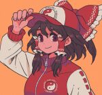  1girl adapted_costume arm_up baseball_cap bow breasts brown_hair character_name eyebrows_hidden_by_hair frilled_bow frilled_hair_tubes frills hair_between_eyes hair_bow hair_tubes hakurei_reimu hand_on_headwear hat jean_(jean_sp) long_sleeves looking_at_viewer medium_breasts medium_hair orange_background simple_background smile solo touhou violet_eyes yin_yang yin_yang_print zipper_pull_tab 