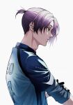  1boy black_gloves blue_lock blue_shirt closed_mouth gloves high_ponytail highres lllou_illust looking_away male_focus mikage_reo profile purple_hair shirt short_ponytail simple_background sleeves_rolled_up soccer_uniform solo sportswear twitter_username upper_body violet_eyes white_background 