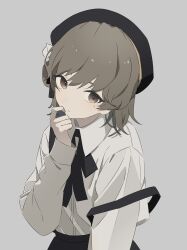  1girl azuki_(ckxs7444) beret black_hat black_ribbon black_skirt brown_eyes brown_hair closed_mouth collared_shirt grey_background hand_on_own_chin hand_up hat hatoba_tsugu highres long_sleeves looking_at_viewer mole mole_under_eye neck_ribbon ribbon shirt short_hair simple_background skirt solo suspender_skirt suspenders suspenders_slip tsugu_(vtuber) upper_body virtual_youtuber white_shirt 