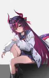  1girl absurdres ahoge akiinozomi alternate_costume arm_rest black_choker blurry blurry_foreground blush choker commentary depth_of_field dragon_girl dragon_horns dragon_tail from_side gradient_background gradient_hair grey_background hair_ornament hairclip hand_on_own_arm head_tilt high_heels highres horns huge_ahoge jacket knee_up long_sleeves looking_at_viewer looking_to_the_side multicolored_hair neverness_to_everness official_alternate_costume open_clothes open_jacket parted_lips purple_hair red_eyes sailor_collar school_uniform shade shinku_(nte) shinku_(student_of_terrasea)_(nte) shy sitting skirt solo streaked_hair tail thick_thighs thighs two-tone_hair upper_body 