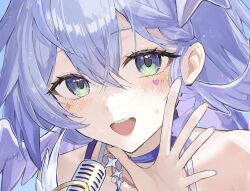  1girl bare_shoulders blue_hair close-up commentary_request crossed_bangs feathered_wings green_eyes hair_between_eyes hair_ornament hand_up head_wings highres honkai:_star_rail honkai_(series) jewel_under_eye jewelry long_hair looking_at_viewer microphone necklace open_mouth paid_reward_available portrait raiya_atelier robin_(honkai:_star_rail) robin_(summeretto)_(honkai:_star_rail) smile solo teeth white_wings wings 