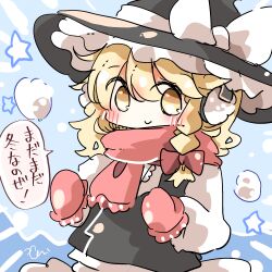  1girl apron black_hat black_vest blonde_hair blue_background blush bow braid closed_mouth commentary_request hair_bow hat hat_bow highres kirisame_marisa long_hair looking_at_viewer mittens red_mittens red_scarf scarf side_braid single_braid smile solo speech_bubble touhou translation_request tsumurikoto vest waist_apron white_apron white_bow winter_clothes witch_hat yellow_eyes 