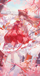  1girl absurdres bow brown_hair chinese_commentary commentary_request detached_sleeves floating floating_hair full_body hair_bow hakurei_reimu hand_up highres japanese_clothes long_sleeves miko okobo outdoors parted_lips platform_sandals red_bow red_eyes sandals shin_oooooo smile socks solo tabi touhou white_socks wide_sleeves 