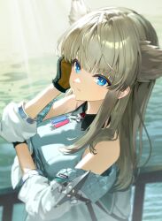  1girl arknights arknights:_endfield bare_shoulders blue_eyes blurry blurry_background collared_shirt commentary contrast_collar day grey_hair hand_in_own_hair hand_on_own_elbow hand_up highres jacket light_blush long_hair looking_at_viewer off_shoulder perlica_(arknights) railing shirt solo sunlight upper_body white_jacket white_shirt yellow_pupils yoppie_ovo 