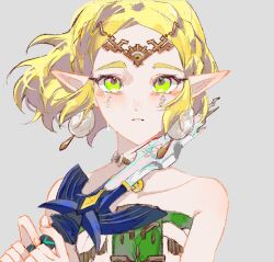  1girl bare_shoulders blonde_hair braid circlet commentary_request crown_braid crying dress earrings facial_mark green_eyes grey_background holding holding_sword holding_weapon jewelry leaftin looking_at_viewer magatama magatama_necklace master_sword necklace parted_bangs pointy_ears princess_zelda short_hair sidelocks solo strapless strapless_dress sword teardrop_facial_mark tears the_legend_of_zelda the_legend_of_zelda:_tears_of_the_kingdom upper_body weapon 