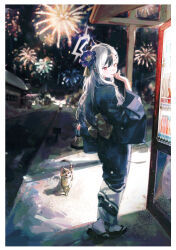  1girl absurdres back_bow black_horns black_kimono black_streaks blue_archive blue_flower blurry blurry_background bow cat chinese_commentary commentary_request congming_lan demon_horns earclip flip-flops flower from_side full_body grey_halo hair_flower hair_ornament hairclip halo hand_to_own_mouth highres holding_kinchaku horns japanese_clothes kayoko_(blue_archive) kayoko_(new_year)_(blue_archive) kimono kinchaku long_hair looking_at_viewer looking_back multicolored_hair night official_alternate_costume outdoors pouch print_kimono red_eyes sandals solo streaked_hair tabi vending_machine white_hair wide_sleeves yukata 