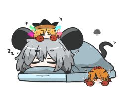  +++ 1girl =_= animal animal_ears animal_on_head animalization black_hair black_hat blonde_hair blush brown_hair closed_eyes commentary_request crab futon grey_hair hair_between_eyes hat highres jitome matara_okina mouse_ears mouse_girl mouse_tail multicolored_hair nazrin on_head orange_eyes pillow sea_urchin short_eyebrows simple_background sleeping streaked_hair tail thick_eyebrows toramaru_shou touhou under_covers uni_souchou white_background zzz 
