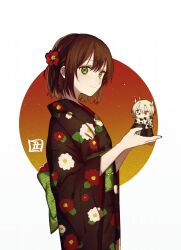  1girl bob_cut brown_hair brown_kimono chinese_zodiac circle closed_mouth commentary_request cowboy_shot doll double-parted_bangs floral_print floral_print_kimono flower from_side green_eyes green_sash hair_between_eyes hair_flower hair_ornament hands_up highres holding holding_doll in_palm japanese_clothes kimono looking_at_viewer looking_to_the_side mochiosamu_ron obi orange_background original print_kimono print_sash red_flower sash seigaiha short_hair sideways_glance smile solo standing three-quarter_sleeves translation_request white_background wide_sleeves year_of_the_ox 