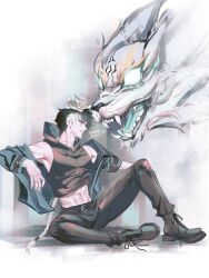  1boy abs artist_name black_jacket braid cat character_name colored_tips commentary_request dated fangs heterochromia highres hood hood_down hooded_jacket jacket jingran_(wuthering_waves) looking_at_another male_focus moniepicss multicolored_hair muscular muscular_male navel open_mouth sleeveless sleeveless_jacket smile spanish_commentary tacet_mark_(wuthering_waves) wuthering_waves 