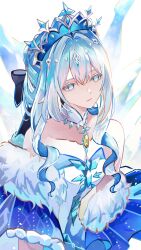  1girl anastasya_feodorovna_snezhnaya bare_shoulders blue_eyes blue_hair blue_tiara bow closed_mouth collarbone commentary_request dress expressionless fur_trim gem genshin_impact hair_bow hair_intakes highres long_hair pointy_ears solo suika_(rios151794) tiara upper_body yellow_gem 