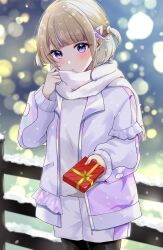  1girl black_pantyhose blush box cold commentary gift gift_box highres holding holding_gift hololive hololive_dev_is incoming_gift jacket looking_at_viewer pantyhose scarf shirt short_hair shorts snowing solo todoroki_hajime todoroki_hajime_(1st_costume) two_side_up untranslatable_commentary virtual_youtuber white_jacket white_scarf white_shirt white_shorts yoyoma5c 