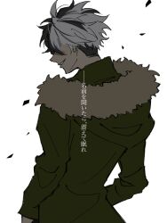  1boy ashes black_hair black_streaks bradley_bain coat commentary_request covered_eyes from_behind fur-trimmed_coat fur_trim green_coat grin hand_on_own_hip highres kujirakko loose_hair_strand mahoutsukai_no_yakusoku male_focus multicolored_hair profile short_hair simple_background smile solo source_quote streaked_hair translation_request turning_head two-tone_hair upper_body very_short_hair white_background white_hair white_streaks 