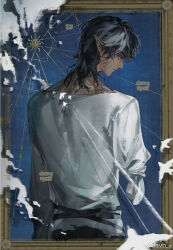  1boy 3mo amputee arknights bird blue_background border chinese_commentary closed_mouth commentary_request dark-skinned_male dark_skin from_behind highres homebound_(arknights) looking_at_viewer looking_back male_focus medium_hair official_artist_extra ornate_border pointy_ears profile shirt solo sun_symbol upper_body watermark weibo_watermark white_shirt 