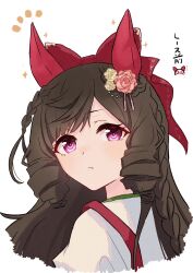  1girl animal_ears bow braid brown_hair commentary_request daiichi_ruby_(racehorse) daiichi_ruby_(umamusume) drill_hair drill_sidelocks ear_covers flower hair_flower hair_ornament horse_ears horse_girl izu_lemon large_bow looking_back menko original_race_uniform_(umamusume) parted_lips pink_eyes pink_flower pink_rose red_bow rose shirt sidelocks signature simple_background solo sparkle sparkling_aura translation_request umamusume white_background white_shirt 