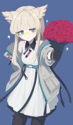  1girl absurdres ahoge animal_ears arknights arknights:_endfield arm_behind_back bare_shoulders belt bespectacled bird_ears bird_girl black_gloves black_pantyhose blonde_hair blue_background blue_belt blue_eyes bouquet breasts closed_mouth collarbone collared_dress commentary_request contrast_collar cowboy_shot dress endfield_industries_logo flower foreshortening glasses gloves grey_jacket highres holding holding_bouquet jacket light_smile long_hair long_sleeves looking_at_viewer off_shoulder open_clothes open_jacket outstretched_arm pantyhose papaia_(quentingqoo) perlica_(arknights) pocket quilted_jacket red_flower red_rose rose semi-rimless_eyewear short_dress sidelocks simple_background sleeveless sleeveless_dress small_breasts solo sparkle sparkling_aura standing strap under-rim_eyewear white_dress yellow-framed_eyewear yellow_pupils 