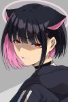  1girl angry animal_ears black_hair blue_archive cat_ears choker colored_inner_hair extra_ears hair_ornament hairclip highres kazusa_(blue_archive) looking_at_viewer multicolored_hair pink_hair red_eyes shirt shunga_(shun608) sidelocks solo upper_body 