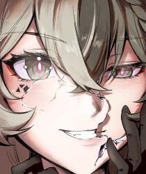  1girl black_gloves brown_hair chinese_commentary commentary_request cracked_kawaii_mask cracked_mask enioreh gloves grey_eyes hair_between_eyes highres honkai_(series) honkai_impact_3rd pink_pupils portrait smile solo vill-v 