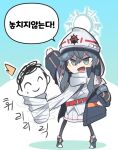  1girl arona&#039;s_sensei_doodle_(blue_archive) blue_archive blue_background chibi green_hair halo hardhat helmet korean_text minori_(blue_archive) omo_(h98013114) sensei_(blue_archive) simple_background speech_bubble translation_request two-tone_background white_background 