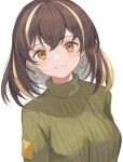  1girl arknights blonde_hair blush breasts brown_hair closed_mouth earrings green_sweater jewelry looking_at_viewer magallan_(arknights) medium_breasts multicolored_hair short_hair simple_background smile solo sweater touchika two-tone_hair upper_body white_background yellow_eyes 
