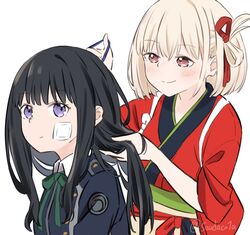  2girls aqua_ribbon bandaid bandaid_on_face black_hair blonde_hair blue_dress blush bob_cut closed_mouth collared_shirt commentary_request dress hair_between_eyes hair_ribbon hair_tie hand_in_another&#039;s_hair highres holding_hair_tie inoue_takina japanese_clothes kimono long_hair looking_at_another looking_at_viewer lycoris_recoil lycoris_uniform multiple_girls nishikigi_chisato obi one_side_up red_eyes red_kimono red_ribbon ribbon sash shirt short_hair sidelocks simple_background smile souda_(soudaco1a) twitter_username tying_another&#039;s_hair upper_body violet_eyes white_background white_shirt 