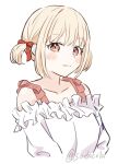  1girl :3 blonde_hair blush bow closed_mouth collarbone commentary cropped_torso frilled_shirt frills hair_bow highres looking_at_viewer lycoris_recoil nishikigi_chisato off-shoulder_shirt off_shoulder red_bow red_eyes shirt short_hair sidelocks simple_background smile solo souda_(soudaco1a) symbol-only_commentary twintails twitter_username white_background white_shirt 