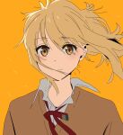  1girl absurdres blonde_hair closed_mouth dot_nose gyaru highres kerorira light_blush looking_at_viewer loose_neck_ribbon love_live! love_live!_nijigasaki_high_school_idol_club medium_hair messy_hair miyashita_ai nijigasaki_academy_school_uniform orange_eyes school_uniform smile wind yellow_background 