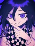  1boy a_(poipiku_325815) black_hair checkered_clothes checkered_scarf commentary_request danganronpa_(series) danganronpa_v3:_killing_harmony hair_between_eyes hand_up jacket long_sleeves looking_at_viewer male_focus oma_kokichi open_mouth scarf short_hair simple_background smile solo upper_body violet_eyes white_jacket 