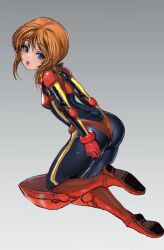 1girl :o ass back black_bodysuit blue_eyes bodysuit boots commentary_request full_body gloves gradient_background grey_background gundam gundam_zz highres huo_ji_wu looking_at_viewer mecha_pilot_suit normal_suit_(gundam) oekaki open_mouth puru_two red_boots red_gloves short_hair solo 