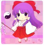  1girl bow chibi commentary_request flip-flops full_body gohei hair_bow hair_tubes hakama hakama_skirt hakurei_reimu hakurei_reimu_(pc-98) holding holding_gohei japanese_clothes kimono long_hair long_sleeves miko orb purple_hair red_bow red_footwear red_hakama red_skirt rei_(tonbo0430) sandals sidelocks skirt touhou touhou_(pc-98) very_long_hair violet_eyes yin_yang yin_yang_orb 