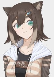  1girl :3 animal_ear_fluff animal_ears black_shirt brown_hair brown_hoodie cat_ears cat_girl closed_mouth collarbone colored_tips commentary_request fish_hair_ornament flipped_hair fumino_tamaki green_eyes grey_background hair_ornament hair_over_one_eye highres hood hoodie light_blush looking_at_viewer medium_hair multicolored_hair nijisanji notched_ear open_clothes open_hoodie raised_eyebrows shirt sign sign_around_neck simple_background smile solo striped striped_hoodie suien_(ryu_yoshida) thick_eyebrows upper_body virtual_youtuber white_hood 