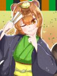  1girl animal_ears brown_eyes brown_hair green_kimono hair_between_eyes hand_up highres japanese_clothes kimono leaf leaf_on_head mameda_(uchi_no_shisho_wa_shippo_ga_nai) mita_risuto obi one_eye_closed raccoon_ears raccoon_tail rakugo sash smile solo sparkle tail uchi_no_shisho_wa_shippo_ga_nai 