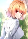  1girl absurdres antenna_hair arcueid_brunestud blonde_hair breasts closed_mouth commentary_request hair_between_eyes hair_intakes highres jewelry long_sleeves looking_at_viewer medium_breasts necklace outdoors partial_commentary red_eyes sarasara_shoyu short_hair smile solo sunlight sweater tsukihime tsukihime_(remake) turtleneck turtleneck_sweater white_sweater 