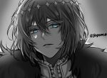  1boy blue_eyes cloak collared_shirt diamond_hairband fate/grand_order fate_(series) frilled_shirt_collar frills fur-trimmed_cloak fur_trim hair_between_eyes male_focus monochrome oberon_(fate) oberon_(third_ascension)_(fate) parted_lips shirt short_hair simple_background solo spot_color twitter_username upper_body yugumotwst 