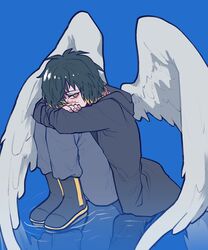  1boy angel angel_wings black_footwear black_hair black_hoodie blonde_hair blue_background boots chell_(nagi010) feathered_wings grey_pants highres hood hood_down hoodie hugging_own_legs looking_at_viewer male_focus multicolored_hair pants scar scar_on_face short_hair slow_damage solo towa_(slow_damage) white_wings wings yellow_eyes 