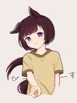  1girl alternate_costume animal_ears blush brown_hair casual closed_mouth cropped_torso grey_background highres horse_ears horse_girl horse_tail looking_at_viewer nishino_flower_(umamusume) outstretched_arm shirt short_sleeves simple_background smile solo tail umamusume upper_body v violet_eyes yano_(edbr1022) yellow_shirt 