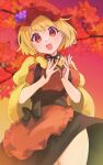  1girl aki_minoriko apron autumn black_skirt blonde_hair blurry blurry_background food-themed_hair_ornament gradient_sky grape_hair_ornament hair_ornament hat highres leaf looking_at_viewer maple_leaf mob_cap red_apron red_eyes red_headwear short_hair skirt sky solo thighs touhou twilight uchiyasa wide_sleeves 