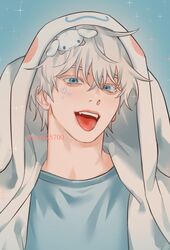  1boy :p artist_name bishounen blue_background blue_eyes blue_shirt cinnamoroll colored_eyelashes gojou_satoru hair_between_eyes heart highres hood hood_up hoodie jujutsu_kaisen long_eyelashes looking_at_viewer male_focus popi25700 portrait sanrio sharp_teeth shirt short_hair simple_background solo sparkle sparkling_eyes teeth tongue tongue_out upper_teeth_only white_hair white_hoodie 