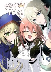  3girls artoria_caster_(fate) artoria_caster_(second_ascension)_(fate) artoria_pendragon_(fate) black_bow black_gloves blonde_hair blue_eyes blush bow closed_eyes fate/grand_order fate_(series) fujimaru_ritsuka_(female) fujimaru_ritsuka_(female)_(decisive_battle_chaldea_uniform) gloves green_eyes hair_between_eyes hair_bow hat highres kauderni01356 long_hair looking_at_viewer morgan_le_fay_(fate) morgan_le_fay_(first_ascension)_(fate) multiple_girls open_mouth orange_hair ponytail short_hair simple_background smile very_long_hair white_background white_hair 