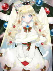  1girl angel angel_wings bell blonde_hair blue_brooch blue_eyes bow bowtie brooch capelet christmas christmas_ornaments christmas_ornaments_in_hair christmas_tree chromatic_aberration closed_mouth decagram dress earrings expressionless feathered_wings feathers four-pointed_star fur-trimmed_capelet fur-trimmed_dress fur-trimmed_sleeves fur_trim green_bow green_bowtie grey_capelet grey_dress hair_ornament halo jewelry long_hair looking_at_viewer mittens original pom_pom_(clothes) pom_pom_earrings red_bow red_bowtie red_mittens solo star_(symbol) star_hair_ornament striped_bow striped_bowtie striped_clothes teddy_bear_hair_ornament two-tone_bow two-tone_bowtie upper_body white_wings wings yonesima_sin 