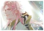  1boy akr_noze ancient_greek_clothes apollo_(shuumatsu_no_valkyrie) armored_gloves bishounen black_gloves diamond_(shape) diamond_hair_ornament from_side gloves greco-roman_clothes hand_in_own_hair highres long_hair looking_at_viewer male_focus pink_hair revision shuumatsu_no_valkyrie smile smug sunlight upper_body yellow_eyes 