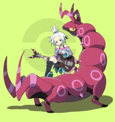  1girl aqua_eyes bare_shoulders bass_guitar bike_shorts black_boots boots commentary_request green_background grin hair_ornament holding holding_instrument instrument looking_at_viewer off-shoulder_shirt off_shoulder poke_ball_symbol pokemon pokemon_(creature) pokemon_bw2 roxie_(pokemon) scolipede shirt short_hair smile standing teeth topknot viavin white_hair 