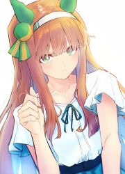  1girl absurdres animal_ears blunt_bangs blush bow brown_hair ear_bow ear_covers ear_flower green_eyes hair_ornament hairband highres hime_cut horse_ears horse_girl long_hair looking_at_viewer orange_hair shirt silence_suzuka_(umamusume) smile solo umamusume white_hairband yrouumkinnoaw 