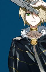  1boy blonde_hair blue_background choker cloak fate/grand_order fate_(series) fur-trimmed_cloak fur_trim green_eyes gun hair_over_one_eye highres holding holding_gun holding_weapon looking_at_viewer male_focus regenerate0330 short_hair simple_background smile solo tezcatlipoca_(fate) tezcatlipoca_(young)_(fate) upper_body weapon 