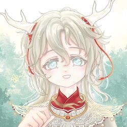  1boy antlers aqua_eyes bush chinese_commentary collar commentary_request day deer_antlers eyelashes grey_hair grey_hanfu grin hair_between_eyes hand_up happy highres horn_ornament horn_ribbon horns lace_collar light_blush light_particles lips long_hair luming_(shining_nikki) male_focus mandarin_collar messy_hair nikki_(series) outdoors pink_lips red_ribbon ribbon shining_nikki sky smile solo straight-on tareme translucent_horns upper_body watermark weibo_watermark white_collar xiaoyu_qixing yellow_sky yunjian 