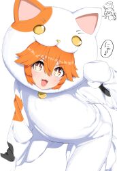  +_+ 2girls :3 absurdres admire_vega_(umamusume) animal_costume animal_ears bell blush cat_costume commentary_request cowboy_shot flipped_hair highres horse_ears horse_girl kneeling matikanefukukitaru_(make-power_trio)_(umamusume) matikanefukukitaru_(umamusume) multiple_girls neck_bell nerukichikatafukuma on_ground open_mouth orange_hair simple_background smile solo_focus speech_bubble translation_request umamusume v-shaped_eyebrows white_background 