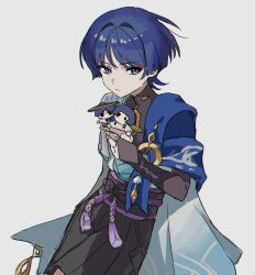  1boy arm_at_side belt black_belt black_bodysuit black_bow black_shorts blue_cape blue_gemstone blue_hair blue_kimono blue_sleeves blunt_ends bodysuit bow bright_pupils cape character_doll closed_mouth cowboy_shot doll eyeliner eyeshadow feathers furisode gem genshin_impact gold hair_intakes hakama hakama_shorts hand_up holding holding_stuffed_toy japanese_clothes juban kimono layered_sleeves looking_at_viewer makeup male_focus mandarin_collar open_clothes open_kimono pleated_shorts pom_pom_(clothes) purple_rope purple_sash red_eyeliner red_eyeshadow rope sash scaramouche_(genshin_impact) short_sleeves shorts solo stuffed_toy tassel tsurime violet_eyes wamin wanderer_(genshin_impact) white_background white_kimono white_pupils white_sleeves white_trim wispy_bangs yellow_feathers 