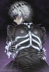  1boy aogiyuki black_crown crown diamond_hairband gloves highres jack_skellington long_sleeves looking_at_viewer male_focus pinstripe_pattern pinstripe_suit pinstripe_vest round_eyewear short_hair skeleton_print skully_j._graves smile solo striped_clothes suit sunglasses the_nightmare_before_christmas twisted_wonderland vest white_hair 