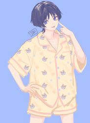  1boy 49ibo240 :p akanbe alternate_costume black_hair blunt_ends breast_pocket bright_pupils character_print contemporary cowboy_shot eyelid_pull eyeliner eyeshadow finger_to_cheek genshin_impact hand_on_own_hip hand_up index_finger_raised lapels looking_at_viewer makeup male_focus mini_durin_(dragon)_(genshin_impact) mini_durin_(genshin_impact) pajamas pocket purple_background red_eyeliner red_eyeshadow scaramouche_(genshin_impact) shirt short_sleeves shorts solo tongue tongue_out violet_eyes white_pupils wide_sleeves yellow_pajamas yellow_shirt yellow_shorts yellow_sleeves 