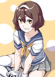  1girl 30-06 blue_sailor_collar brown_eyes brown_hair commentary_request gloves grey_skirt grin hairband highres kantai_collection neckerchief pleated_skirt sailor_collar sailor_shirt school_uniform serafuku shirt short_hair short_sleeves skirt smile solo tanikaze_(kancolle) thigh-highs white_gloves white_hairband white_thighhighs yellow_background yellow_neckerchief 
